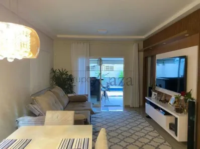 Sobrado com 5 Quartos à venda, 250m² no Loteamento Villa Branca, Jacareí