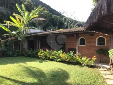Sobrado com 5 Quartos à venda, 400m² no Guaiúba, Guarujá