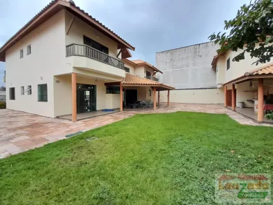 Sobrado com 4 Quartos para alugar, 436m² no Balneário Stella Maris, Peruíbe