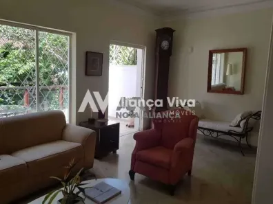 Casa de Condomínio com 4 Quartos à venda, 375m² no Itaipu, Niterói