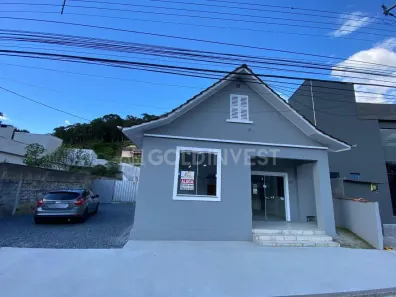 Imóvel Comercial com 5 Quartos para alugar, 2100m² no Primeiro de Maio, Brusque