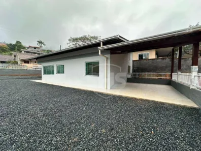 Casa com 3 Quartos para alugar, 159m² no Velha Central, Blumenau