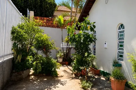 Casa com 3 Quartos à venda, 355m² no Leblon, Uberaba