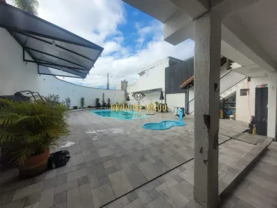 Sobrado com 3 Quartos à venda, 144m² no Jardim Quaresmeira, Suzano
