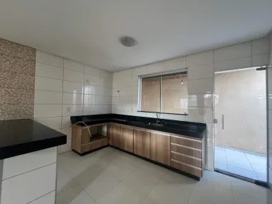 Casa com 3 Quartos para alugar, 70m² no Davanuze, Divinópolis