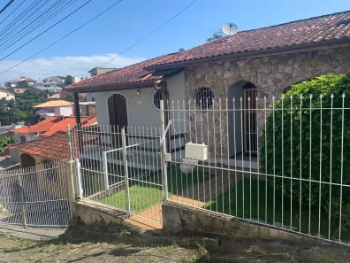 Casa com 4 Quartos à venda, 240m² no Coqueiros, Florianópolis