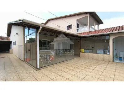 Casa com 3 Quartos à venda, 212m² no Parque Santo Antônio, Taubaté