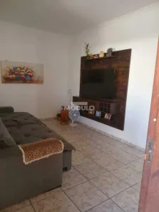 Casa com 3 Quartos à venda, 127m² no Jardim Patrícia, Uberlândia