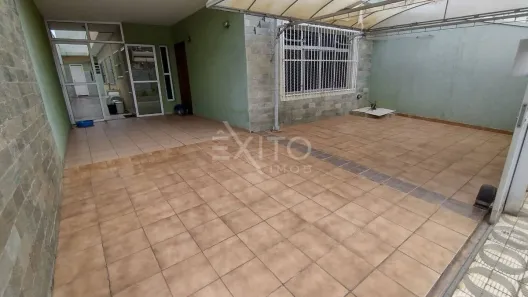 Casa com 2 Quartos à venda, 200m² no Vila Helena, Jundiaí