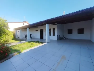 Casa com 3 Quartos à venda, 238m² no Candelária, Natal