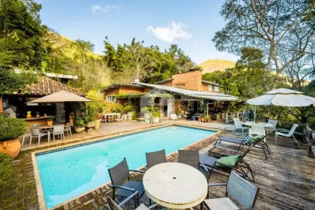 Casa com 7 Quartos à venda, 750m² no Nogueira, Petrópolis