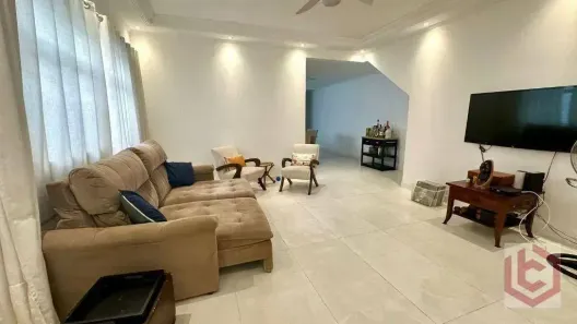 Casa com 3 Quartos à venda, 201m² no Embaré, Santos