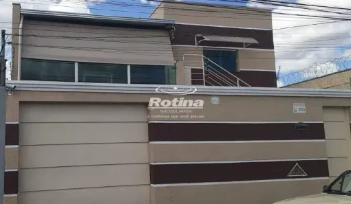 Casa com 7 Quartos à venda, 300m² no Planalto, Uberlândia