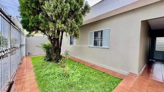 Casa com 3 Quartos à venda, 134m² no Leblon, Uberaba