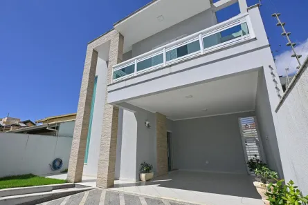Sobrado com 4 Quartos à venda, 200m² no Centro, Peruíbe