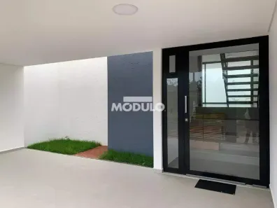 Sobrado com 3 Quartos à venda, 157m² no Jardim Karaíba, Uberlândia