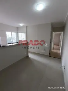 Apartamento com 2 Quartos para alugar, 40m² no Zona 03, Maringá