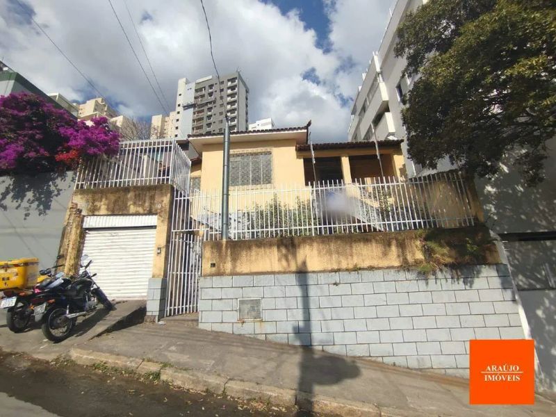 Casa com 3 quartos — Serra, Belo Horizonte