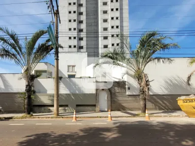Imóvel Comercial com 4 Quartos para alugar, 300m² no Lídice, Uberlândia