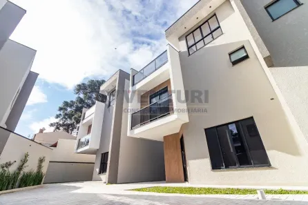 Sobrado com 3 Quartos à venda, 133m² no Uberaba, Curitiba