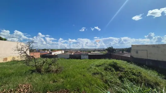 Lote/Terreno à venda, 351m² no Jardim Pacaembu, São Carlos