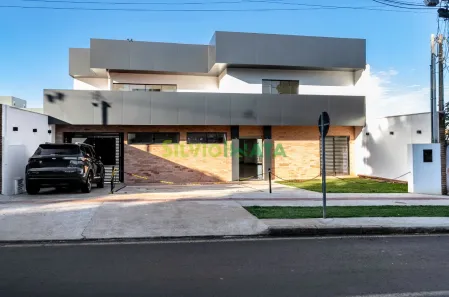 Ponto Comercial com 7 Quartos para alugar, 378m² no Zona 05, Maringá
