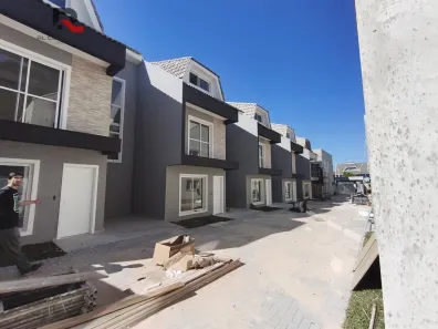 Sobrado com 3 Quartos à venda, 131m² no Uberaba, Curitiba