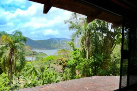 Casa de Condomínio com 3 Quartos para alugar, 200m² no Lagoa da Conceição, Florianópolis