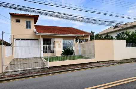 Casa com 6 Quartos para alugar, 295m² no Ipiranga, São José