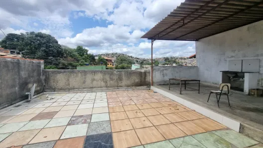 Casa com 2 Quartos à venda, 105m² no Jardim dos Comerciários (Venda Nova), Belo Horizonte