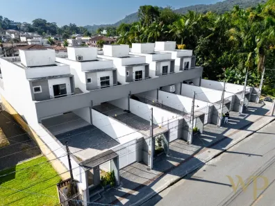 Casa com 3 Quartos à venda, 178m² no Bom Retiro, Joinville