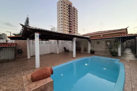 Casa com 3 Quartos para alugar, 866m² no Candelária, Natal