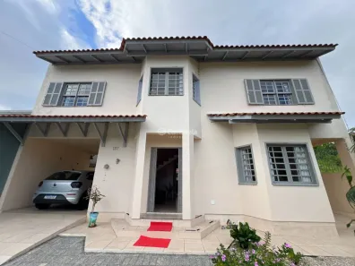 Casa com 3 Quartos à venda, 215m² no Fazenda Santo Antônio, São José
