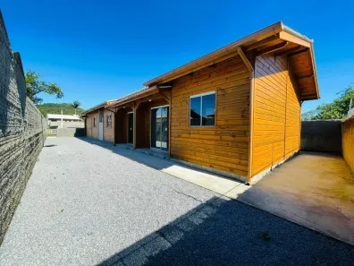 Casa com 2 Quartos para alugar, 48m² no Praia de Fora, Palhoça