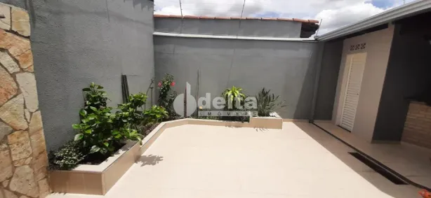 Casa com 3 Quartos à venda, 180m² no Jardim Patrícia, Uberlândia