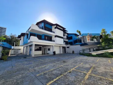 Prédio Comercial para alugar, 657m² no Candelária, Natal