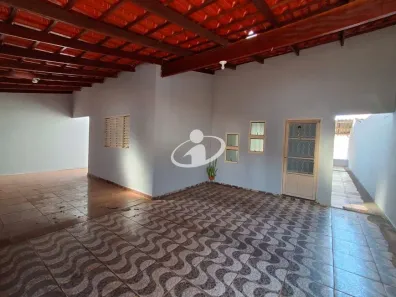 Casa com 3 Quartos para alugar, 172m² no Jardim Europa, Uberlândia
