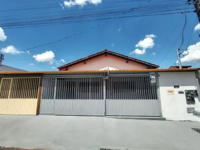 Casa com 2 Quartos para alugar, 100m² no Setor Central, Aparecida de Goiânia