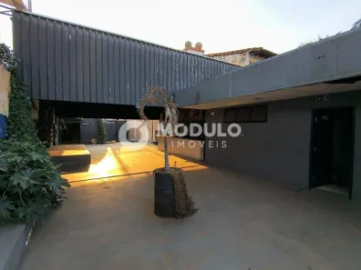 Ponto Comercial para alugar, 300m² no Santa Mônica, Uberlândia