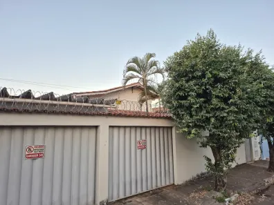 Casa com 4 Quartos para alugar, 200m² no Setor Sul, Goiânia