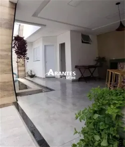 Casa com 3 Quartos à venda, 220m² no Jardim Holanda, Uberlândia