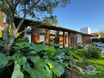 Casa de Condomínio com 3 Quartos à venda, 683m² no Cacupé, Florianópolis