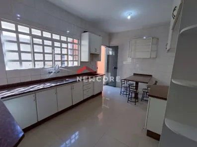 Sobrado com 5 Quartos à venda, 270m² no Aquilles Sthengel, Londrina