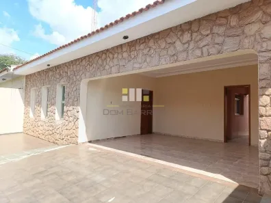 Casa com 3 Quartos para alugar, 181m² no Vila Menuzzo, Sumaré