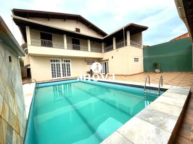 Casa com 5 Quartos à venda, 700m² no Santa Maria, Uberaba