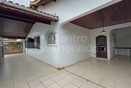 Casa com 3 Quartos à venda, 205m² no Belmira Novaes, Peruíbe