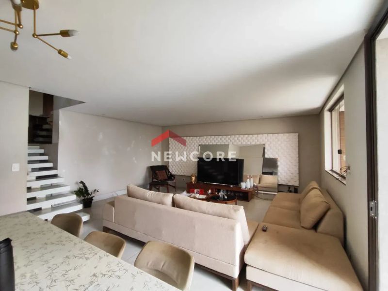 Casa com 4 quartos — Sagrada Família, Belo Horizonte