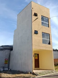 Sobrado com 2 Quartos para alugar, 60m² no Orleans, Curitiba