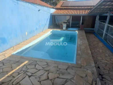 Casa com 3 Quartos para alugar, 180m² no Lídice, Uberlândia