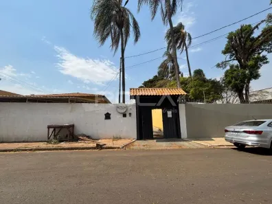 com 4 Quartos para alugar, 900m² no Jardim São João Batista, São Carlos